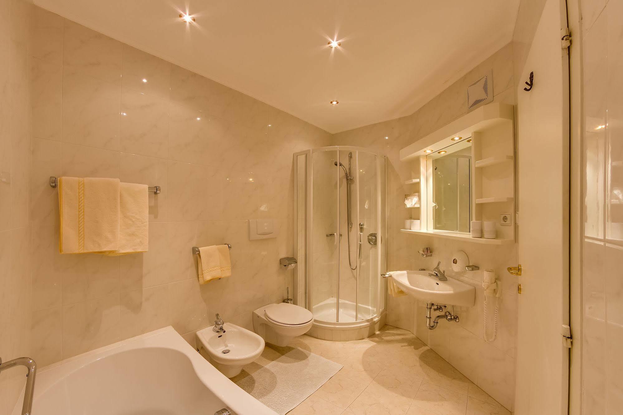 Hotel Berger Superior Рива-ди-Турес Экстерьер фото