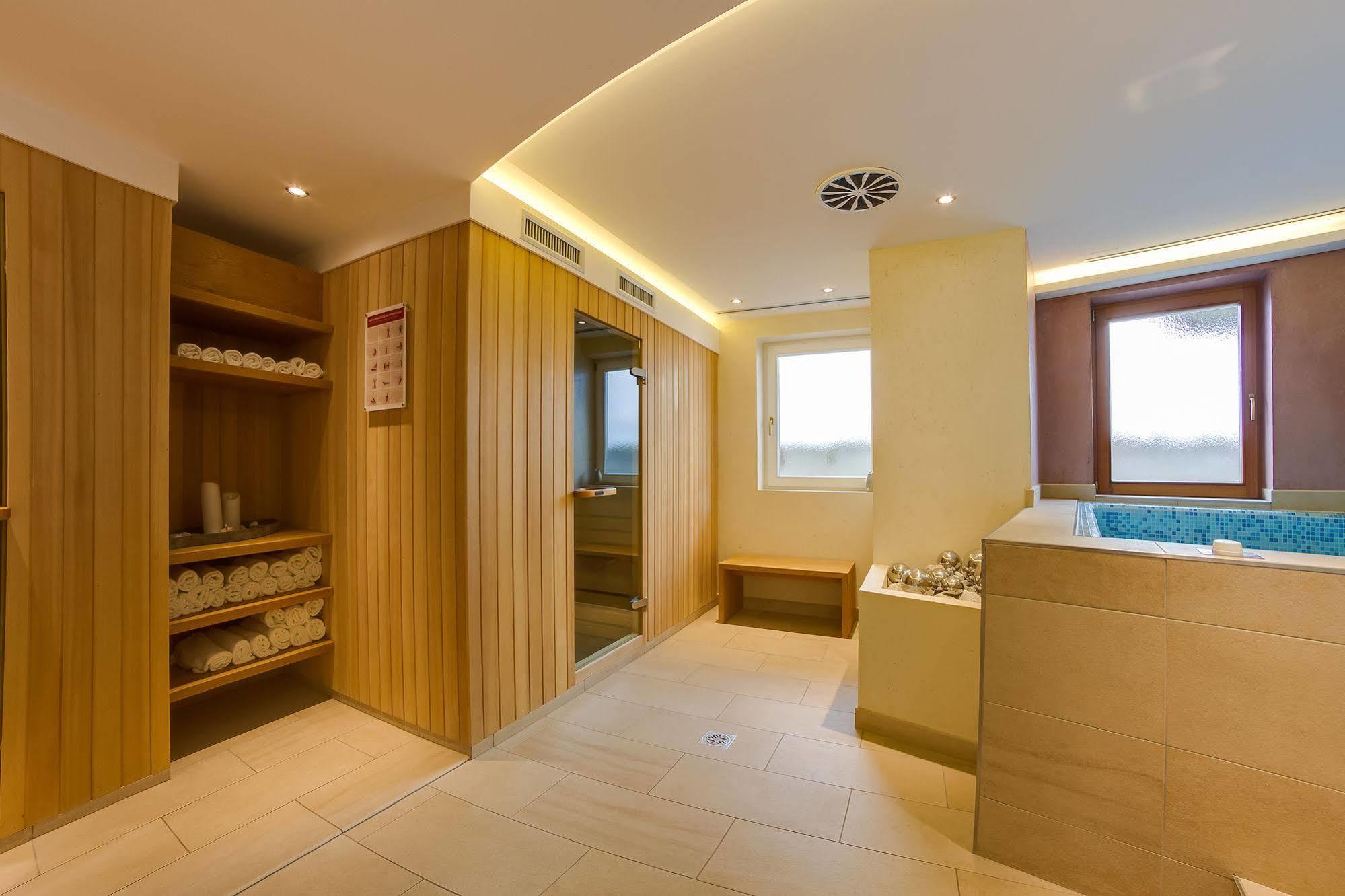 Hotel Berger Superior Рива-ди-Турес Экстерьер фото